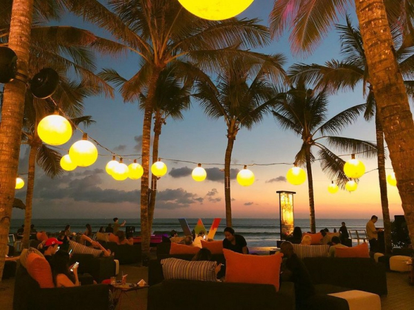 Bali Về Đêm Có Gì Chơi? Beach Club, Bar Hoàng Hôn (Rock Bar, La Brisa) Và Khu Sôi Động Nhất