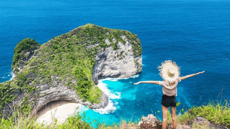 Khách Hà Nội tại điểm check-in Sống Lưng Khủng Long Nusa Penida
