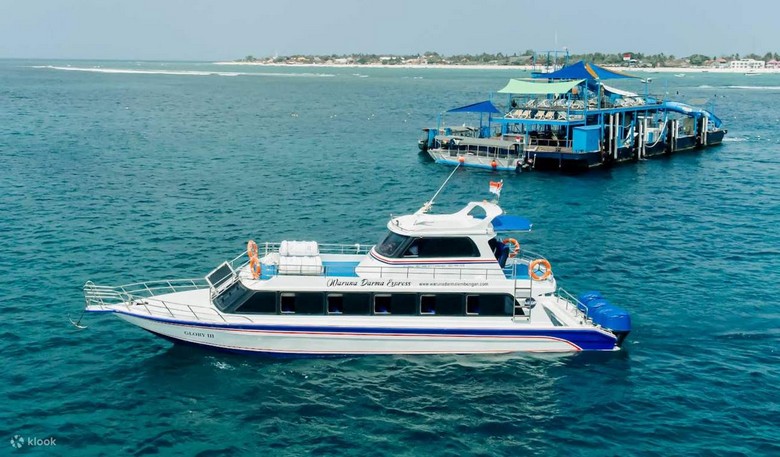 Tàu cao tốc rời bến Sanur hướng ra đảo Nusa Penida