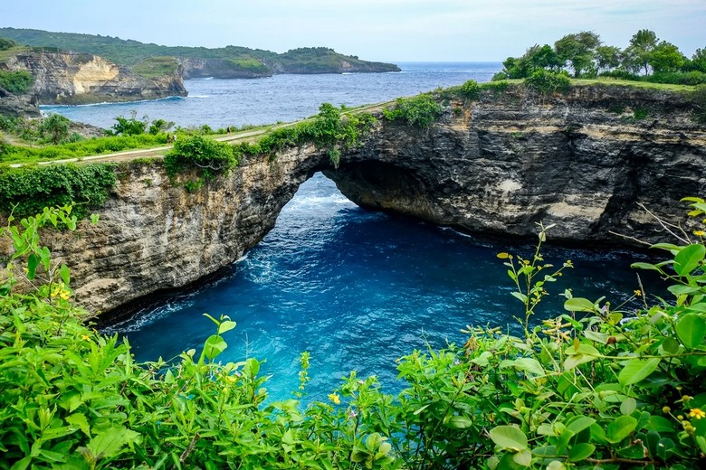 Broken Beach – vòng cung đá tự nhiên nhìn xuống hố đại dương xanh thẳm