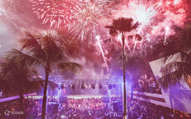 Beach club ở Seminyak buổi tối