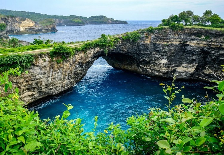 Broken Beach – vòng cung đá tự nhiên nhìn xuống hố đại dương xanh thẳm