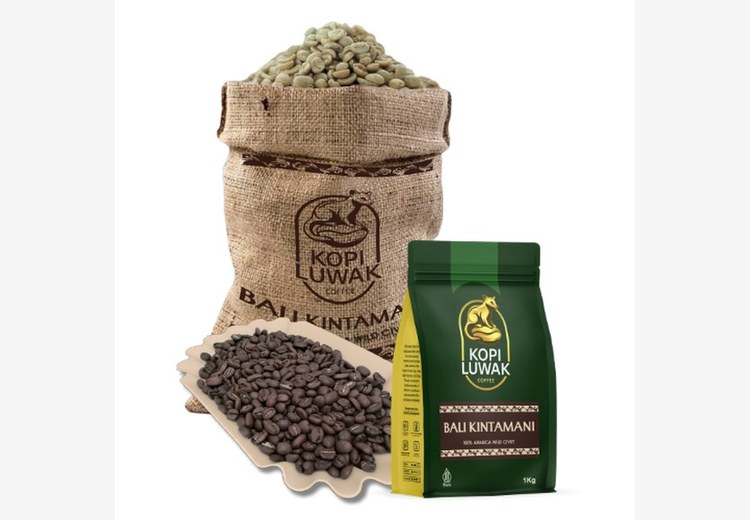 Các gói cà phê Kopi Luwak và cà phê Arabica Kintamani đóng gói sẵn tại đồn điền Ubud