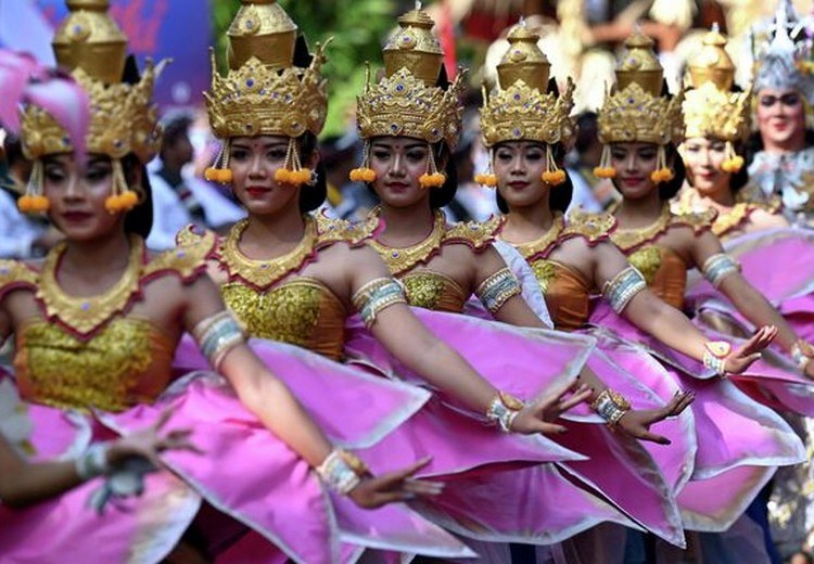 Đoàn diễu hành trong Lễ hội Nghệ thuật Bali