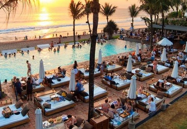 Hoàng hôn nhìn từ Potato Head Beach Club tại Seminyak
