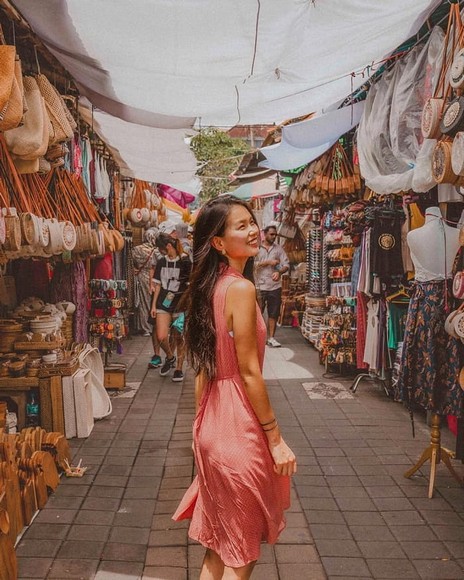 Lối vào chợ Ubud buổi sáng sớm