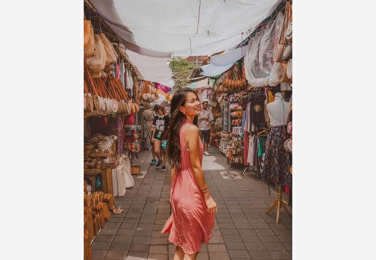 Lối vào chợ Ubud buổi sáng sớm