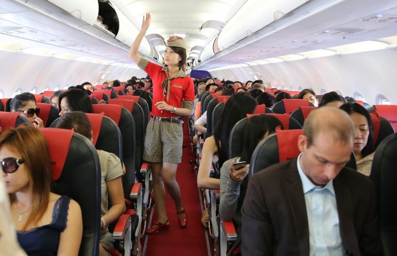 Khoang hành khách Vietjet trên chuyến bay quốc tế, góc chụp từ hàng ghế hành khách