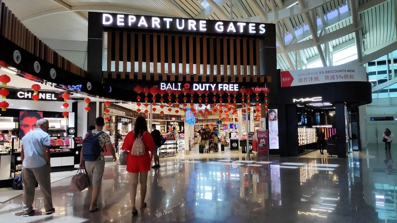 Sân bay Ngurah Rai Denpasar, hành khách qua cổng nhập cảnh