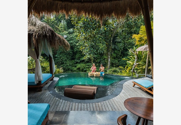 Phòng resort có hồ bơi riêng giữa rừng cây ở Ubud