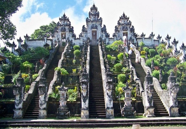 Pura Lempuyang Ngôi Đền Linh Thiêng Nhất Bali