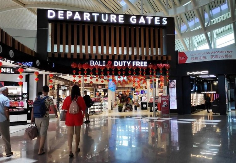 Sân bay Ngurah Rai Denpasar, hành khách qua cổng nhập cảnh